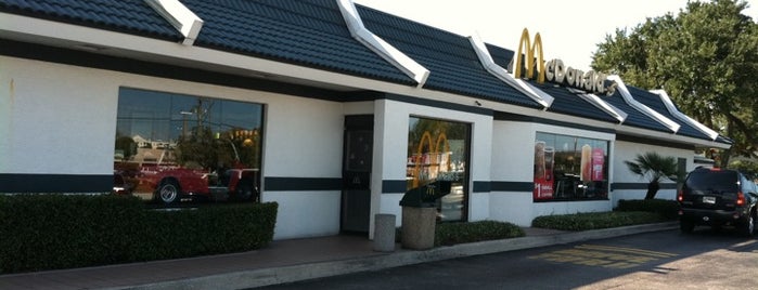 McDonald's is one of Tempat yang Disukai Bradley.