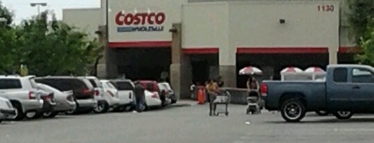 Costco is one of Orte, die Alejandro gefallen.