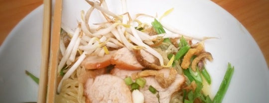 Khun Daeng Somsong is one of Must Try: food 2011-2012.