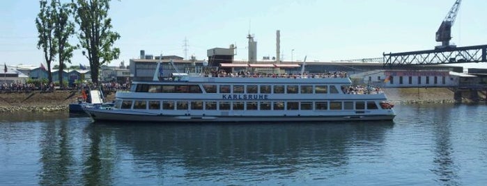 Fahrgastschiff MS Karlsruhe is one of Orte, die Petra gefallen.