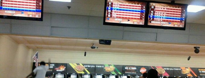 AMF Pembroke Pines Lanes is one of Lugares favoritos de Mike.