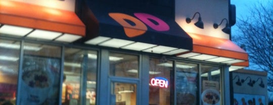 Dunkin' is one of Sinemさんの保存済みスポット.