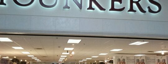 Younkers is one of Fernandoさんのお気に入りスポット.