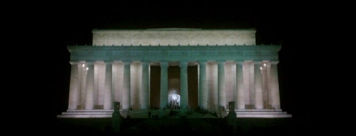 リンカーン記念館 is one of Top 10 tempat turis di Washington DC.