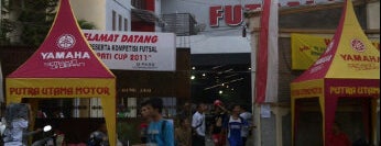 Putra Utama Futsal ( Lapangan Futsal Standart Intetnasional Pertama Di Sukoharjo & Solo ) is one of Lapangan Futsal.