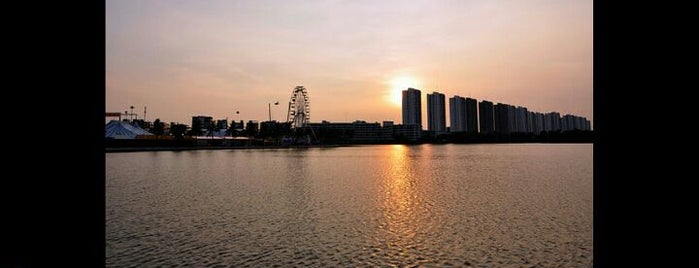 Muang Thong Thani Lake is one of All-time favorites in Thailand.