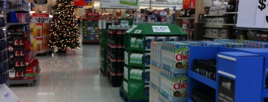 Walmart Supercenter is one of Tempat yang Disukai Cheri.