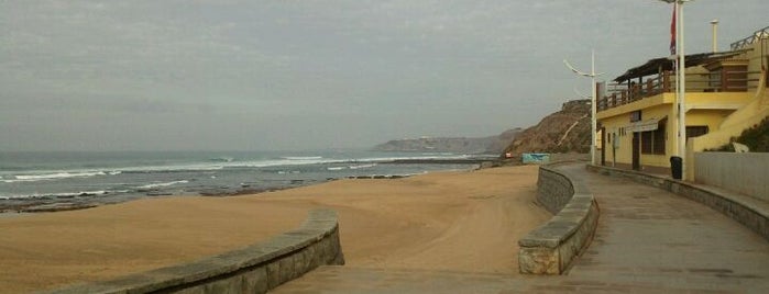 Praia da Areia Branca is one of locais.