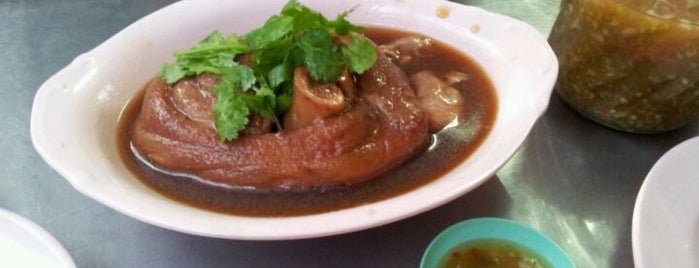 Charoen Saeng Silom is one of To-Eat List :P.