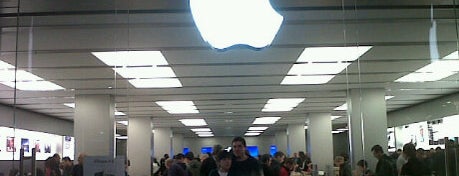 Apple La Maquinista is one of Apple Stores around the world.
