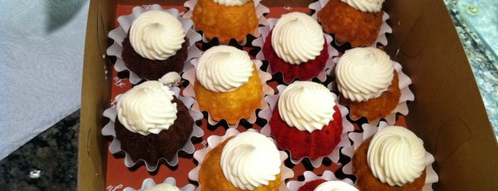 Nothing Bundt Cakes is one of Lugares favoritos de Chester.