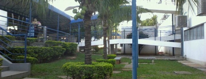 Faculdade Estácio de Sá is one of Orte, die Rodrigo gefallen.