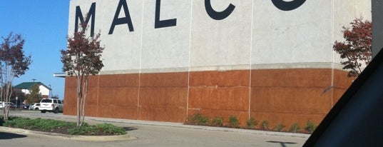 Malco Tupelo Commons Cinema is one of สถานที่ที่ Wendi ถูกใจ.