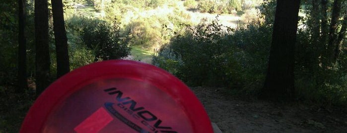 Kensington Black Locust Disc Golf Course is one of Lugares favoritos de Ross.