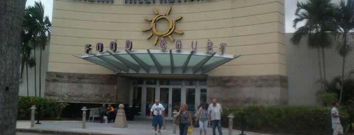 Miami International Mall is one of Posti che sono piaciuti a Stephanie.