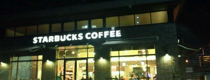 Starbucks is one of 夜中まで開いてるスタバ.