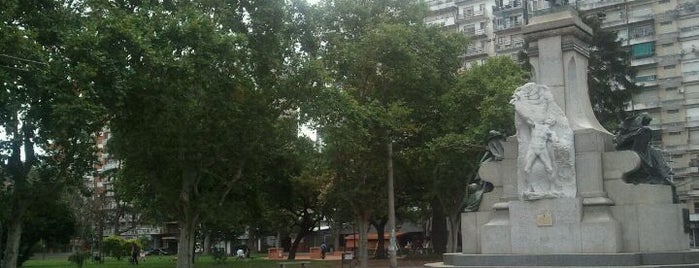 Plaza Sarmiento is one of Si vas a Rosario....