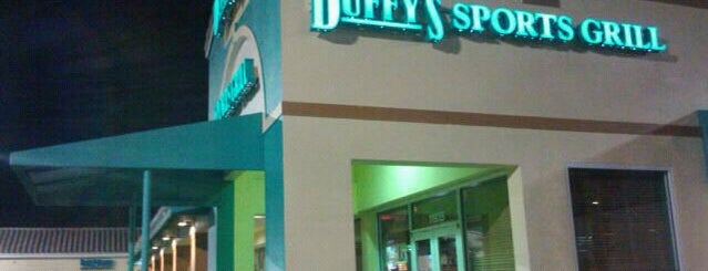 Duffy's Sports Grill is one of สถานที่ที่ Steven ถูกใจ.