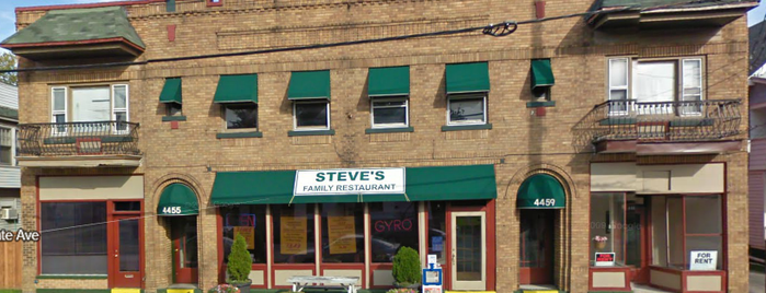 Steve's Restaurant is one of Tempat yang Disukai Sharon.