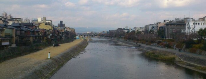 Shijo-ohashi Bridge is one of 京都の定番スポット　Famous sightseeing spots in Kyoto.