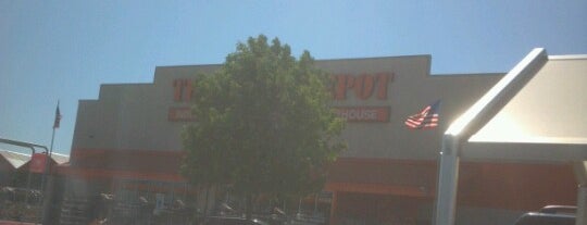 The Home Depot is one of Elena Jacobs 님이 좋아한 장소.