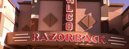 Malco Razorback Cinema is one of สถานที่ที่ Justin ถูกใจ.