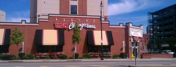 Uno Pizzeria & Grill - Worcester is one of Tempat yang Disukai Christina.