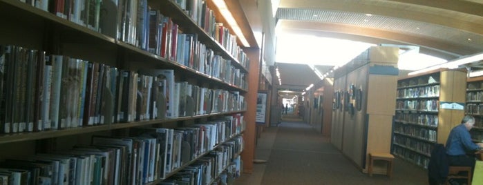 Mission Viejo Library is one of Locais curtidos por Bashayer.