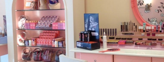 Benefit Cosmetics is one of Tempat yang Disimpan Melanie.