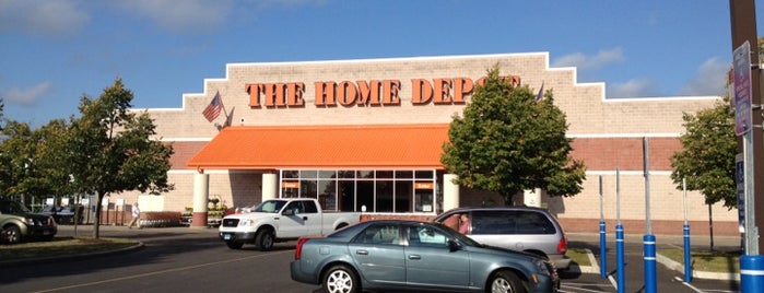 The Home Depot is one of Lugares favoritos de Chin Music.