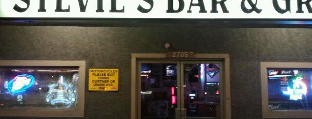Stevie's Bar and Grill is one of Tempat yang Disukai Jared.