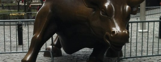Charging Bull is one of Посмотреть в NYC.