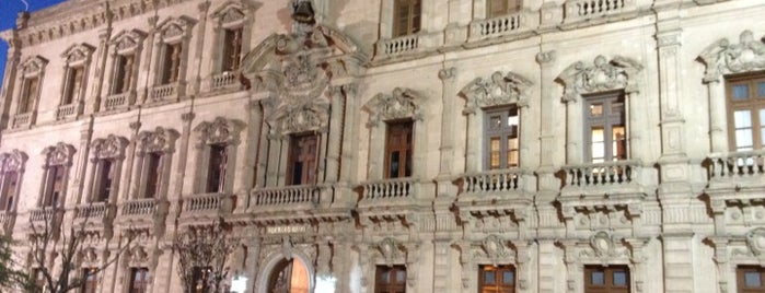 Palacio de Gobierno is one of Tempat yang Disukai Jhalyv.