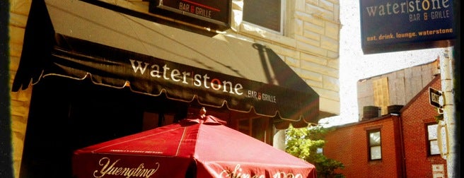 Waterstone Bar & Grille is one of Melisa'nın Kaydettiği Mekanlar.