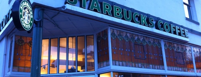 Starbucks is one of Veronica 님이 좋아한 장소.