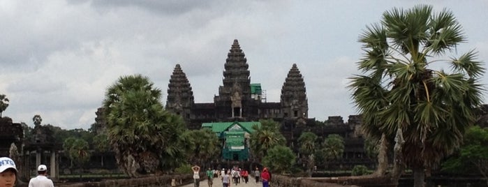 Angkor Wat (អង្គរវត្ត) is one of wonders of the world.