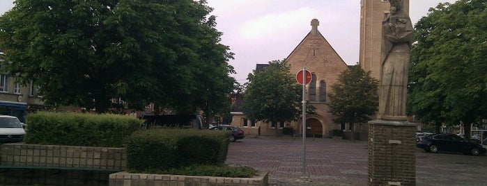 Parvis Sainte-Alix / Sinte-Aleidivoorplein is one of Woluwé-Saint-Pierre, Belgique.