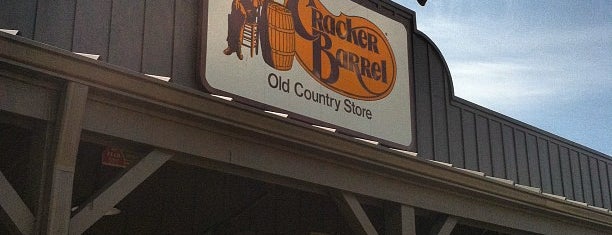 Cracker Barrel Old Country Store is one of Lieux sauvegardés par Jackie.