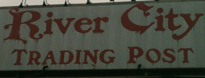 River City Trading Post is one of สถานที่ที่ ©hris🔝ɹǝɥ  ถูกใจ.
