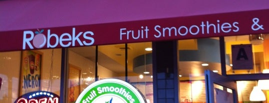 Robeks Fresh Juices & Smoothies is one of Lugares favoritos de Justin.