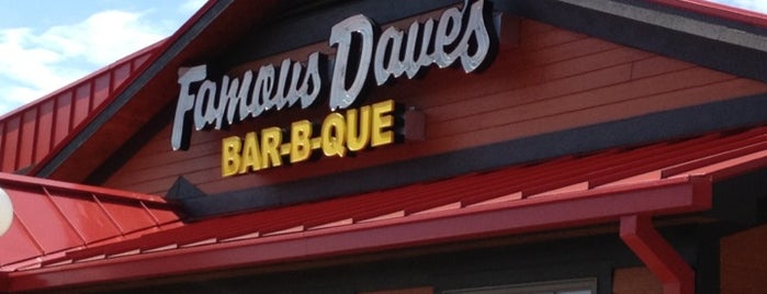 Famous Dave's is one of Orte, die Hugo gefallen.