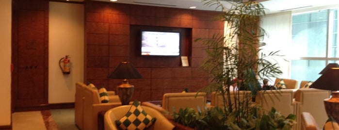 Emirates First Class Lounge is one of Orte, die Stephen gefallen.