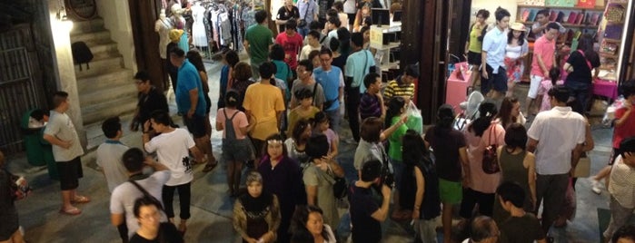 Chatsila Night Market is one of Hua Hin.