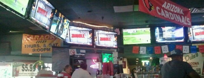 Duke's Sports Bar & Grill is one of Lugares guardados de Anthony.