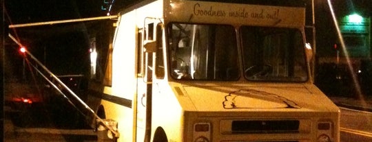 La Empanada Food Truck is one of สถานที่ที่บันทึกไว้ของ Kimmie.