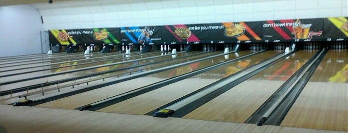 AMF Riviera Lanes is one of Elisabethさんのお気に入りスポット.