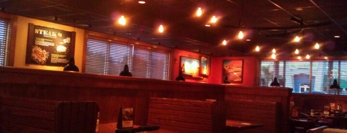 Outback Steakhouse is one of Locais curtidos por Lisa.