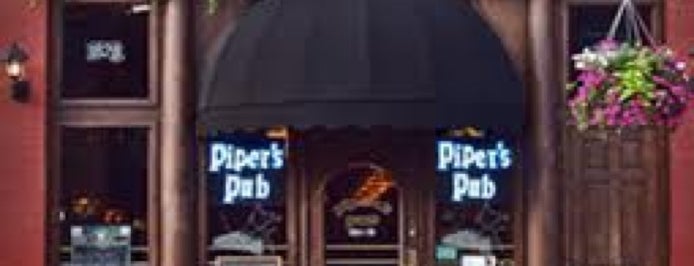 Piper's Pub is one of Cupcakes and Beer.