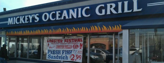 Mickey's Oceanic Grill is one of P : понравившиеся места.