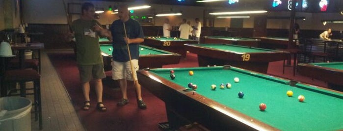 Warehouse Billiard Bar is one of Orte, die Montanna gefallen.